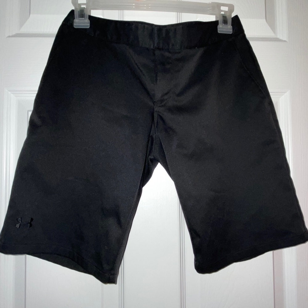 Women’s under armour golf shorts size 2